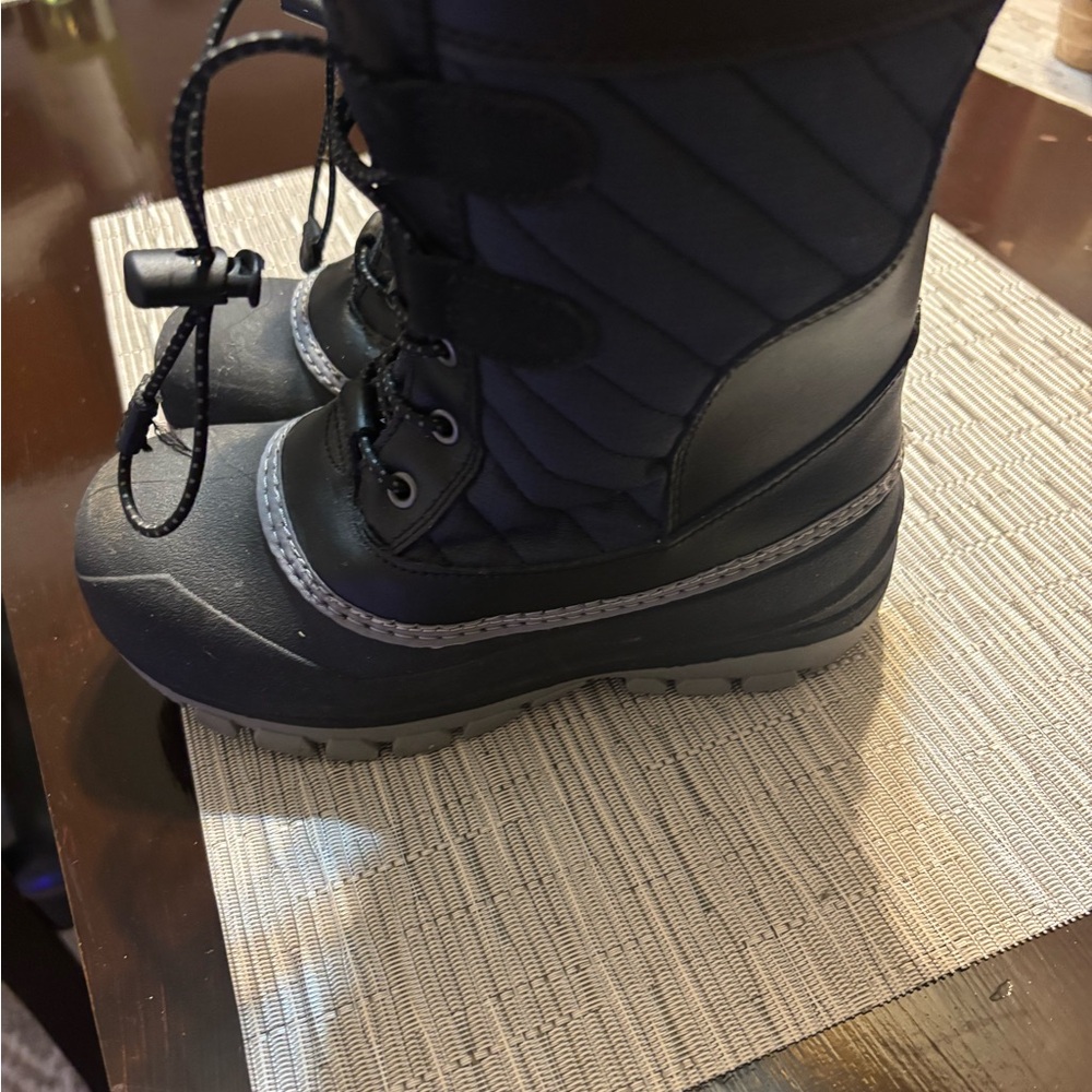 Thermolite Eco Made Boy's or girls Winter Snow Lined Boots Size  1